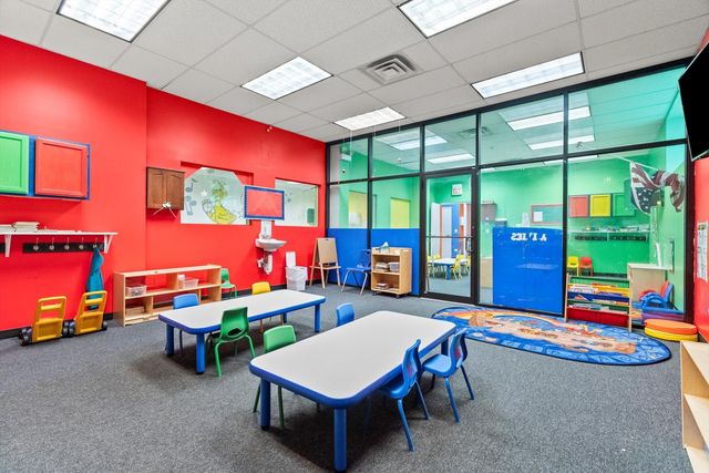 222 E 61st Street, Chicago, IL 60637