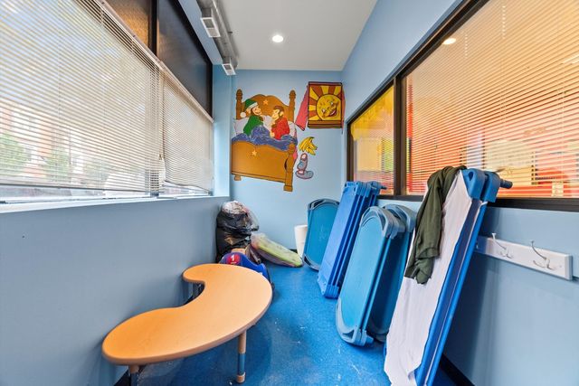 222 E 61st Street, Chicago, IL 60637