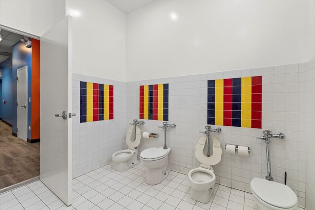 222 E 61st Street, Chicago, IL 60637