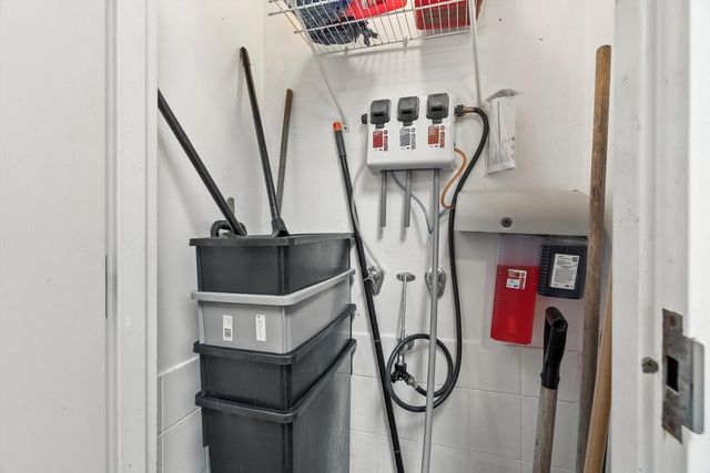 222 E 61st Street, Chicago, IL 60637