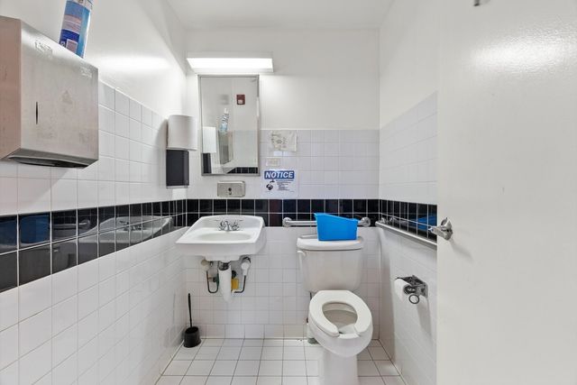 222 E 61st Street, Chicago, IL 60637