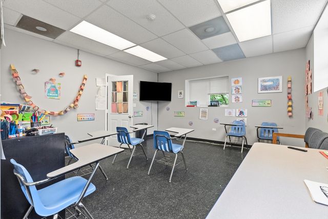 222 E 61st Street, Chicago, IL 60637