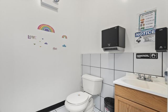 222 E 61st Street, Chicago, IL 60637