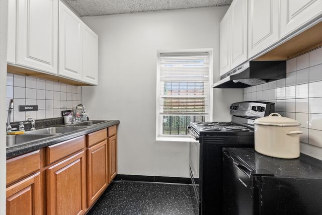 222 E 61st Street, Chicago, IL 60637