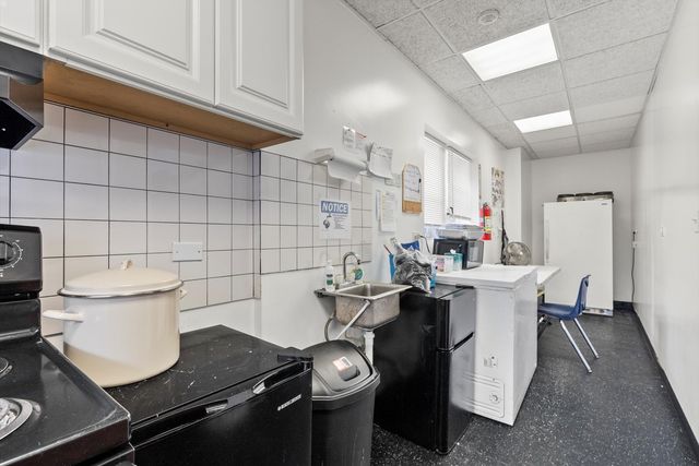 222 E 61st Street, Chicago, IL 60637