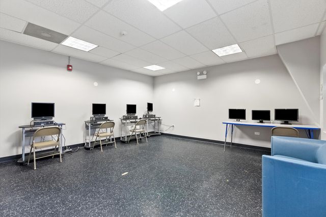 222 E 61st Street, Chicago, IL 60637