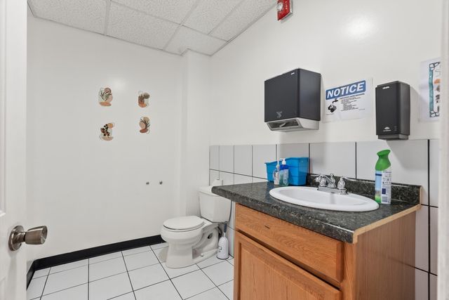 222 E 61st Street, Chicago, IL 60637