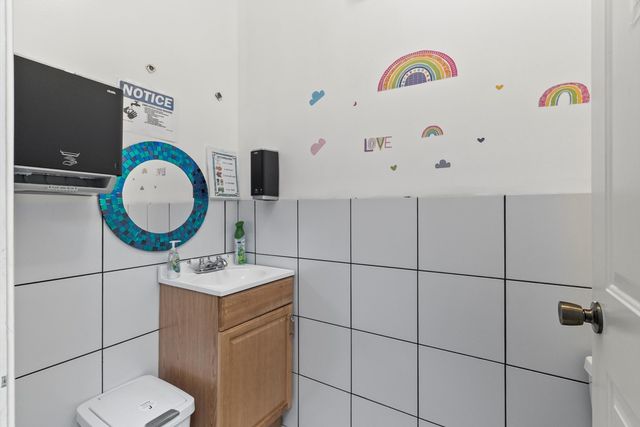 222 E 61st Street, Chicago, IL 60637