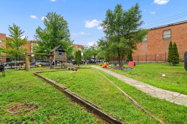 222 E 61st Street, Chicago, IL 60637