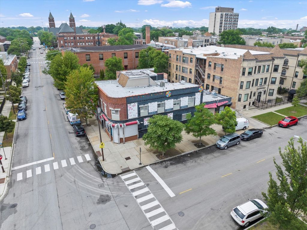 222 E 61st Street, Chicago, IL 60637