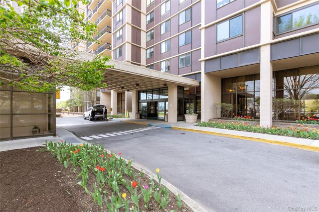 269-10 Grand Central Parkway 18 G, Floral Park, NY 11005