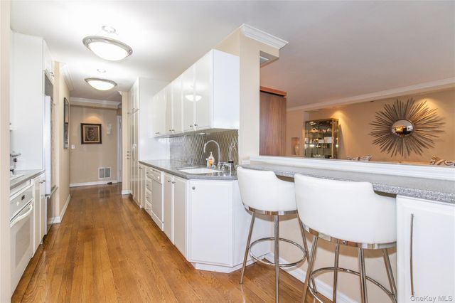 269-10 Grand Central Parkway 18 G, Floral Park, NY 11005