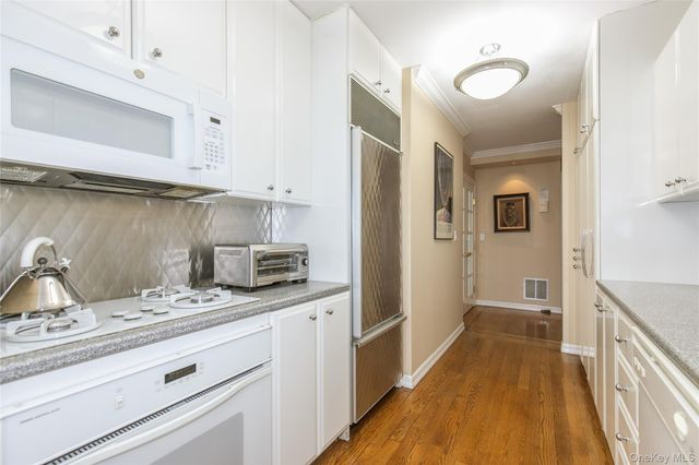 269-10 Grand Central Parkway 18 G, Floral Park, NY 11005