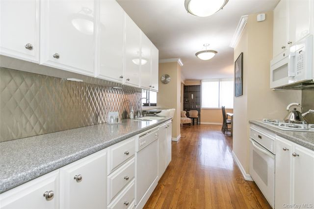 269-10 Grand Central Parkway 18 G, Floral Park, NY 11005