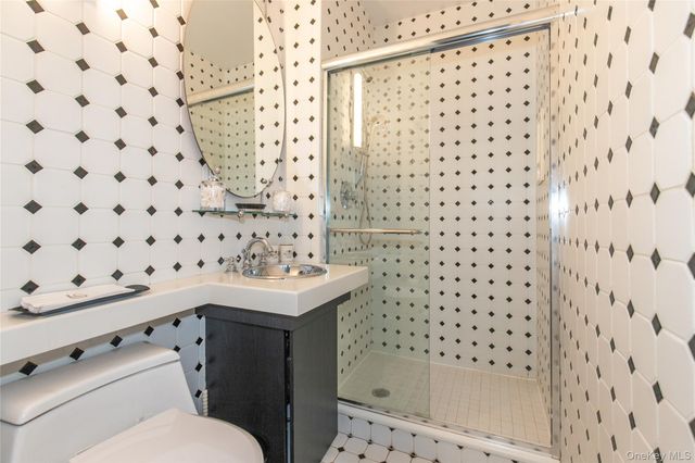 269-10 Grand Central Parkway 18 G, Floral Park, NY 11005