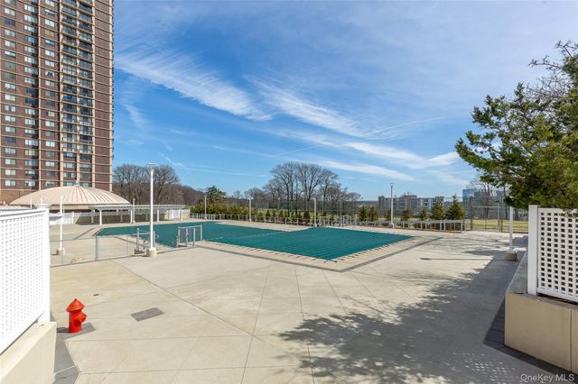 269-10 Grand Central Parkway 18 G, Floral Park, NY 11005