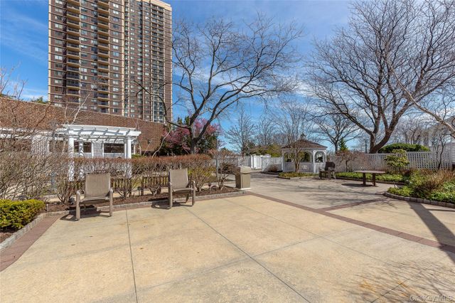 269-10 Grand Central Parkway 18 G, Floral Park, NY 11005