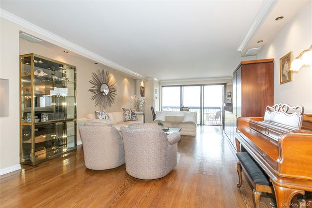 269-10 Grand Central Parkway 18 G, Floral Park, NY 11005