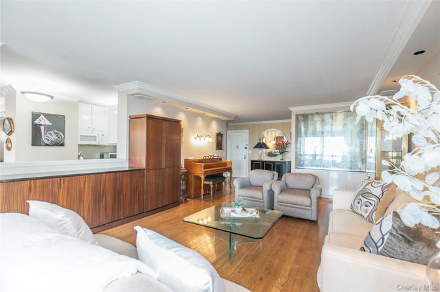 269-10 Grand Central Parkway 18 G, Floral Park, NY 11005