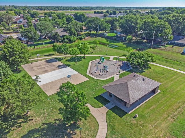 919 E Karla, Haysville, KS 67060