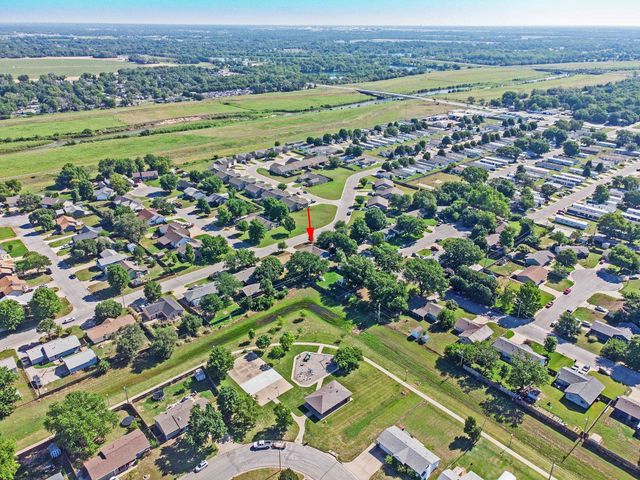 919 E Karla, Haysville, KS 67060