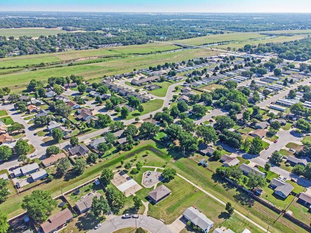 919 E Karla, Haysville, KS 67060