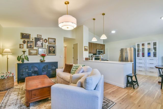 919 E Karla, Haysville, KS 67060