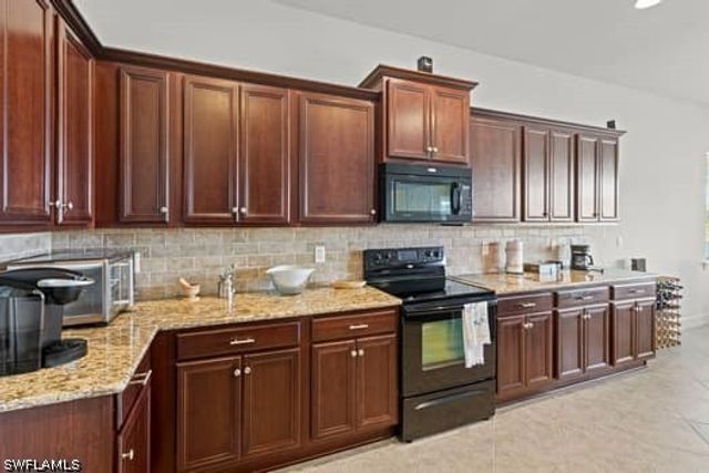 8066 Princeton DR, Naples, FL 34104