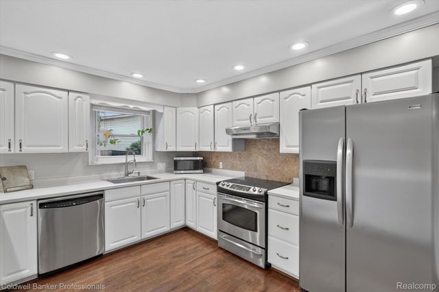 3024 Harold Drive, Oregon Township, MI 48421