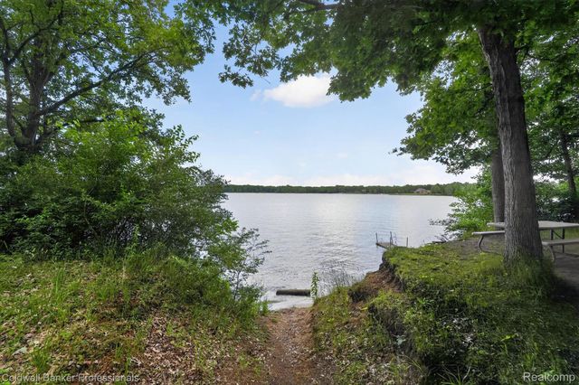 3024 Harold Drive, Oregon Township, MI 48421