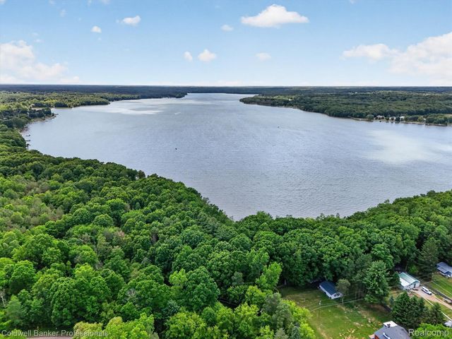 3024 Harold Drive, Oregon Township, MI 48421