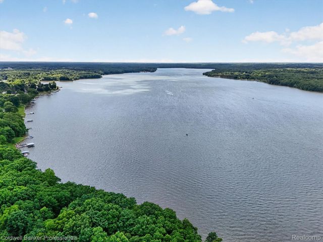 3024 Harold Drive, Oregon Township, MI 48421