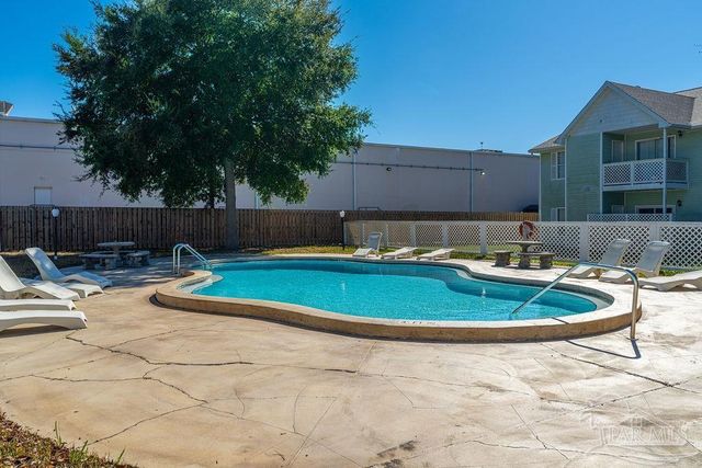 601 E Burgess Rd C8, Pensacola, FL 32504