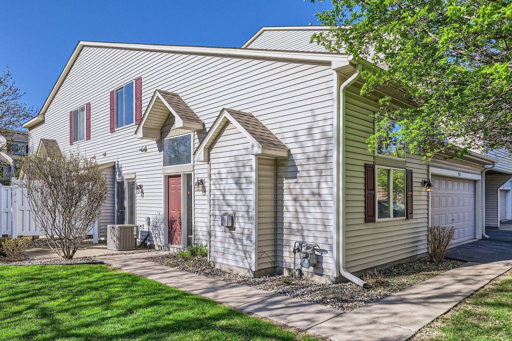 9172 Comstock Lane N, Maple Grove, MN 55311