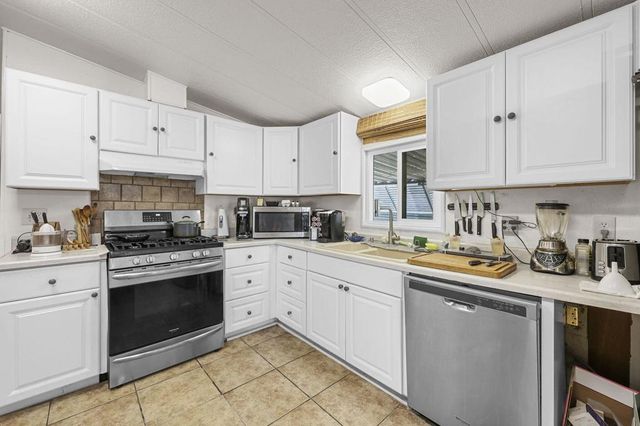 18555 Roberts Road, Desert Hot Springs, CA 92241