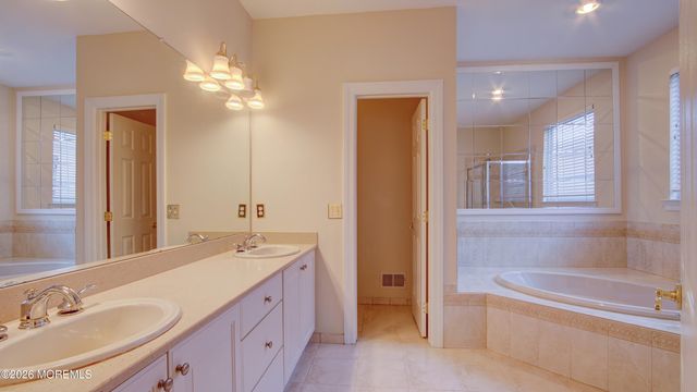 540 Becca Way 540, Monroe, NJ 08831