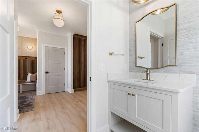 550 Woodlands Glen Avenue, Hartville, OH 44632