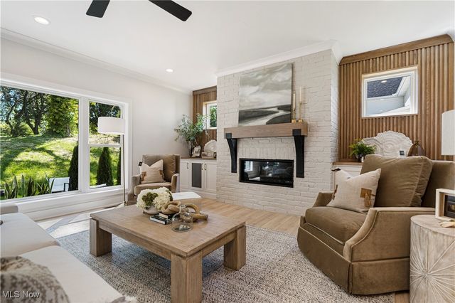 550 Woodlands Glen Avenue, Hartville, OH 44632