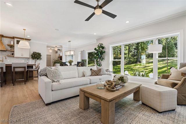 550 Woodlands Glen Avenue, Hartville, OH 44632