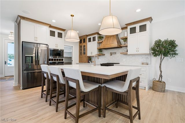 550 Woodlands Glen Avenue, Hartville, OH 44632