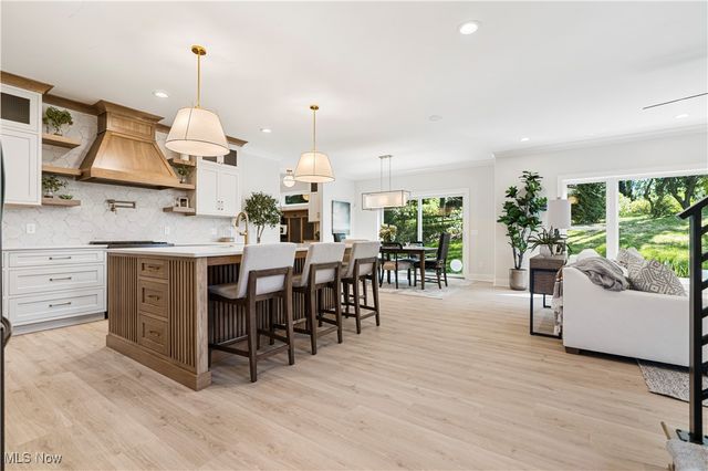 550 Woodlands Glen Avenue, Hartville, OH 44632