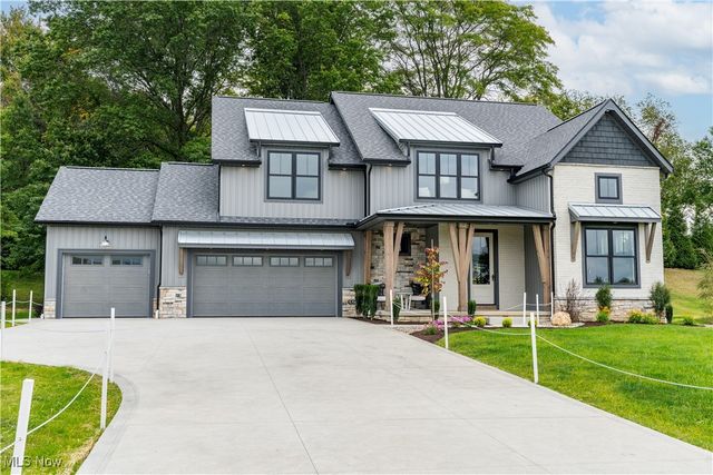 550 Woodlands Glen Avenue, Hartville, OH 44632