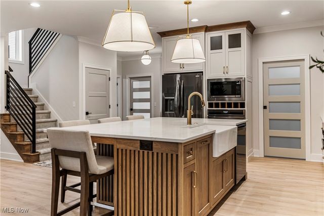 550 Woodlands Glen Avenue, Hartville, OH 44632