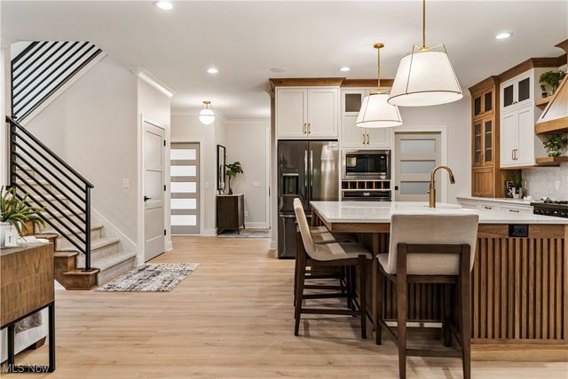 550 Woodlands Glen Avenue, Hartville, OH 44632