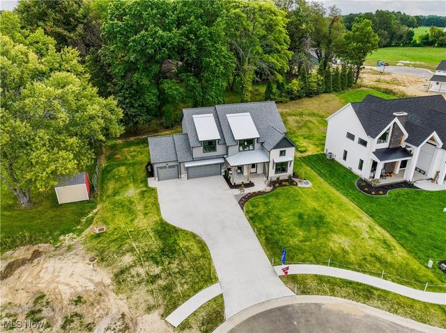 550 Woodlands Glen Avenue, Hartville, OH 44632