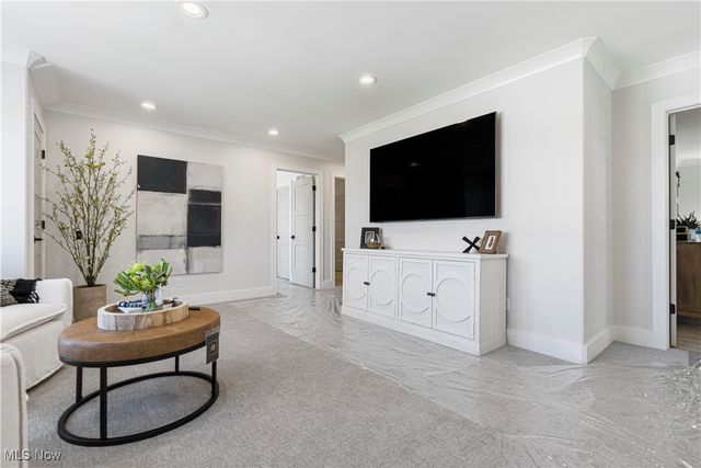 550 Woodlands Glen Avenue, Hartville, OH 44632