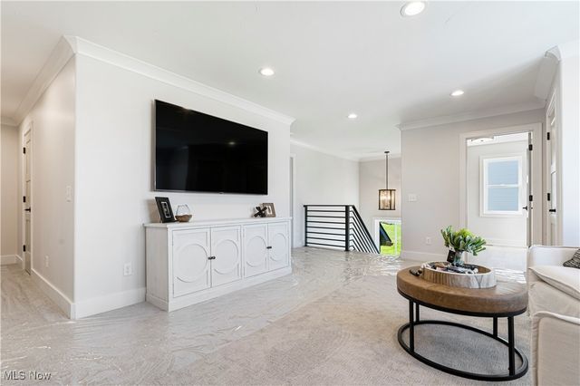 550 Woodlands Glen Avenue, Hartville, OH 44632