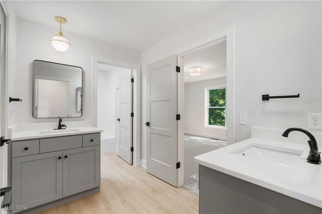 550 Woodlands Glen Avenue, Hartville, OH 44632