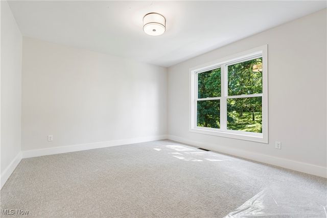 550 Woodlands Glen Avenue, Hartville, OH 44632