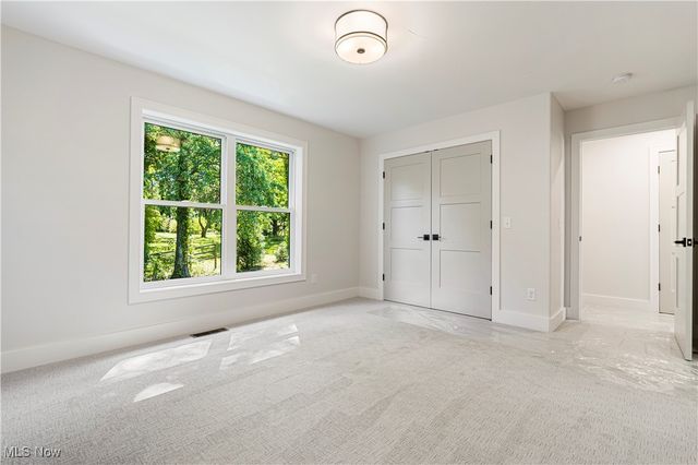 550 Woodlands Glen Avenue, Hartville, OH 44632